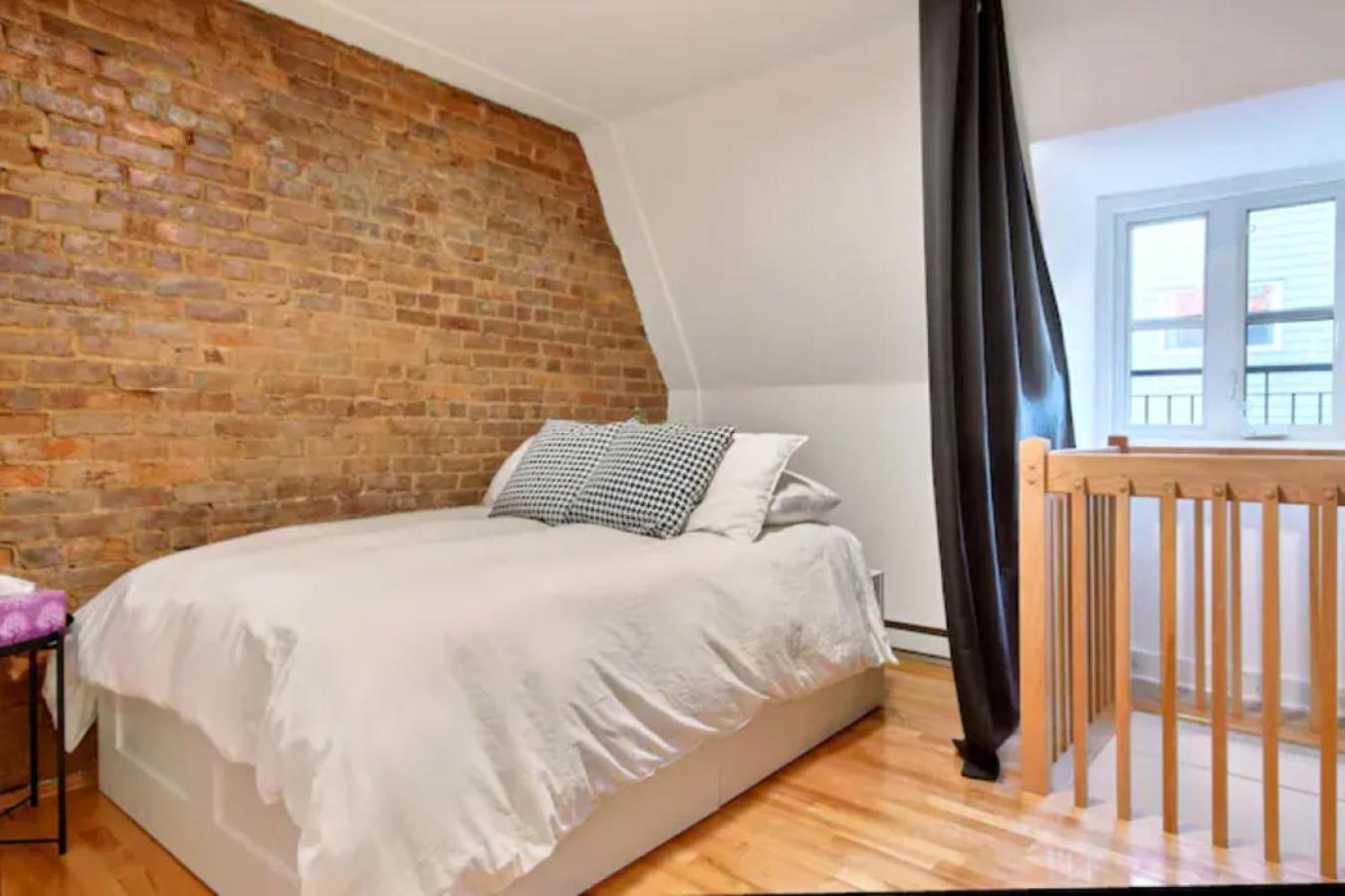 Golden Cross // Typical Old Quebec Appartement エクステリア 写真